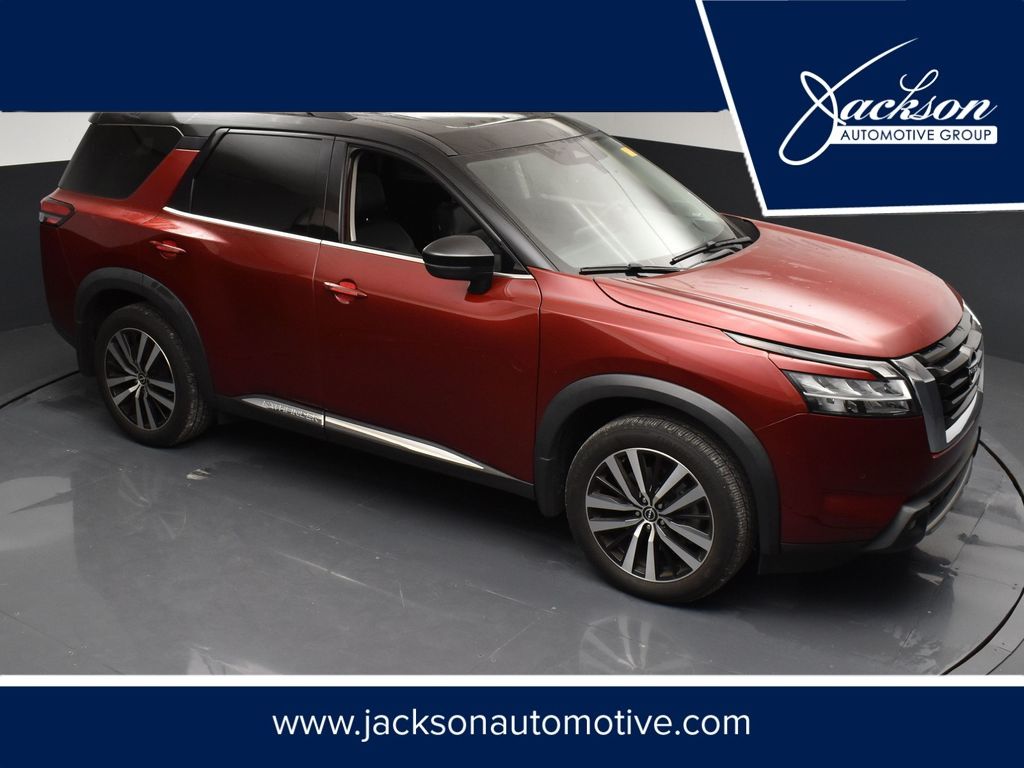 2024 Nissan Pathfinder Platinum 2WD's photo