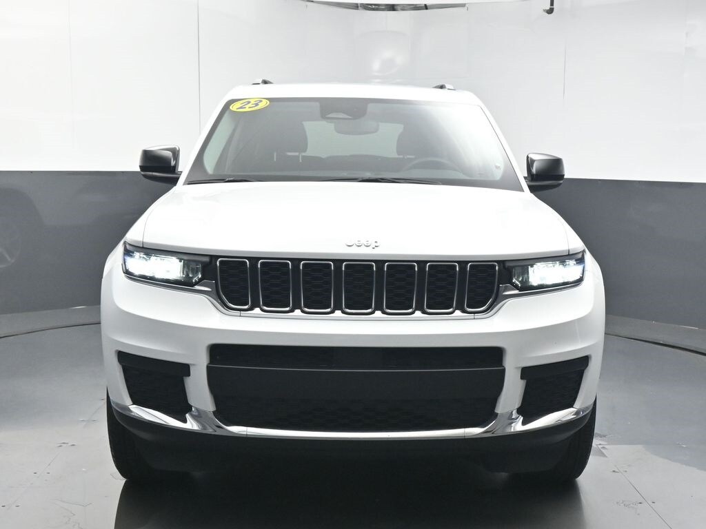 2023 Jeep Grand Cherokee Laredo photo 3