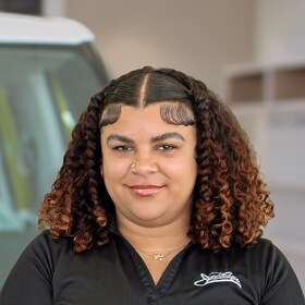 Staff member Gigi from ID_842e2a3d21b1