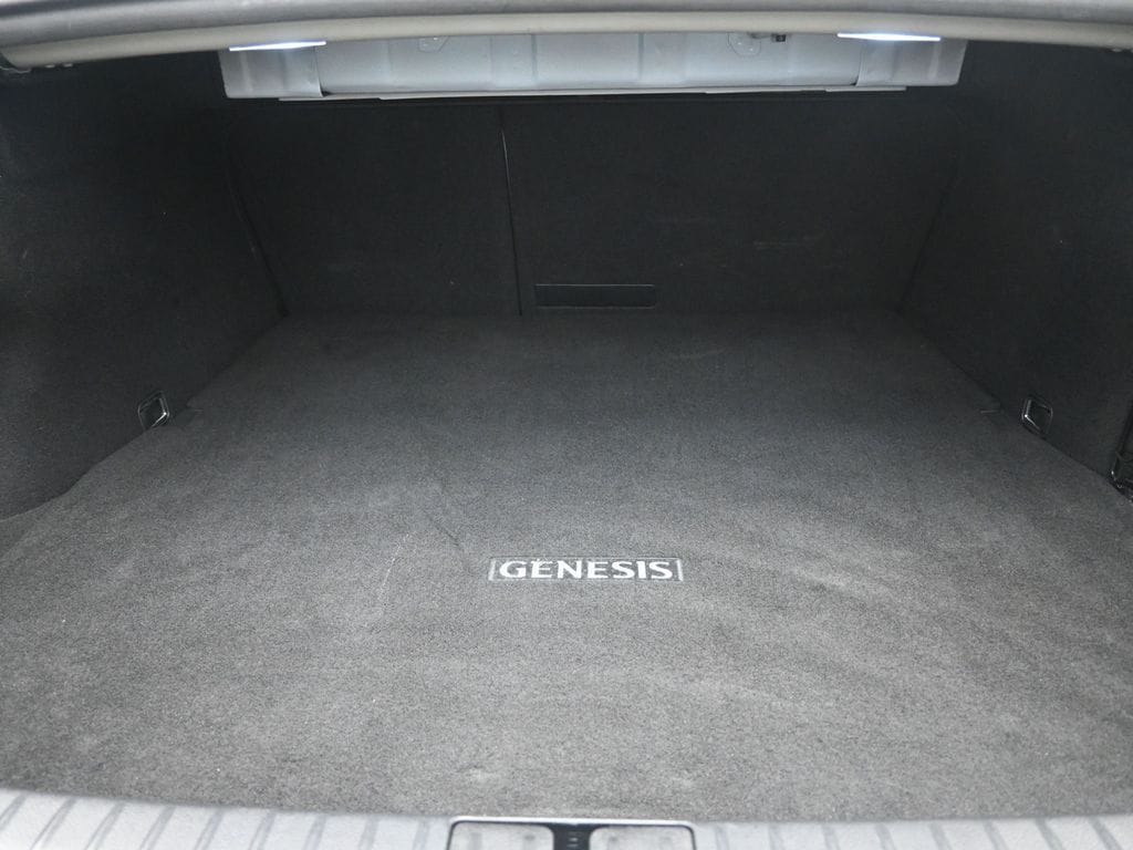 2023 GENESIS G70 Standard - Photo 23