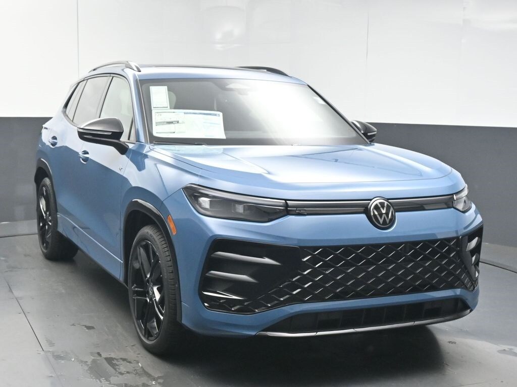 2026 Volkswagen Tiguan SE R-Line Black photo 2