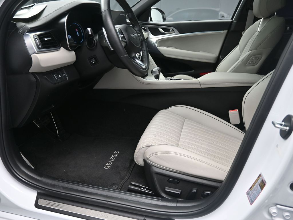 2023 GENESIS G70 Standard - Photo 17