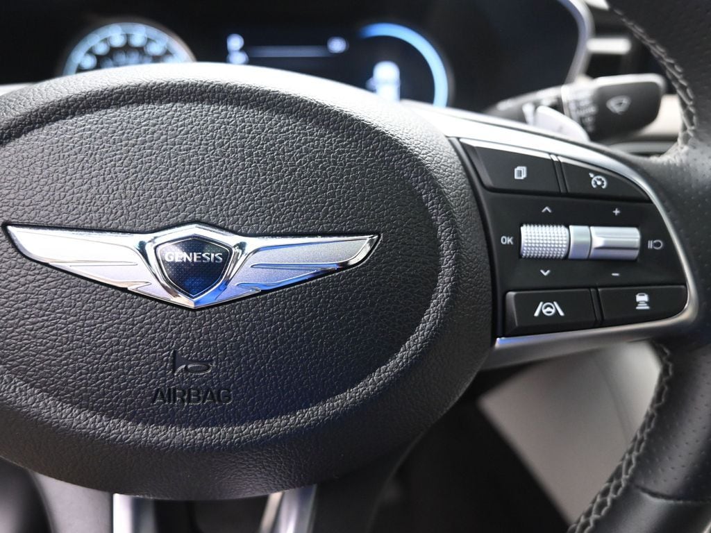 2023 GENESIS G70 Standard - Photo 14