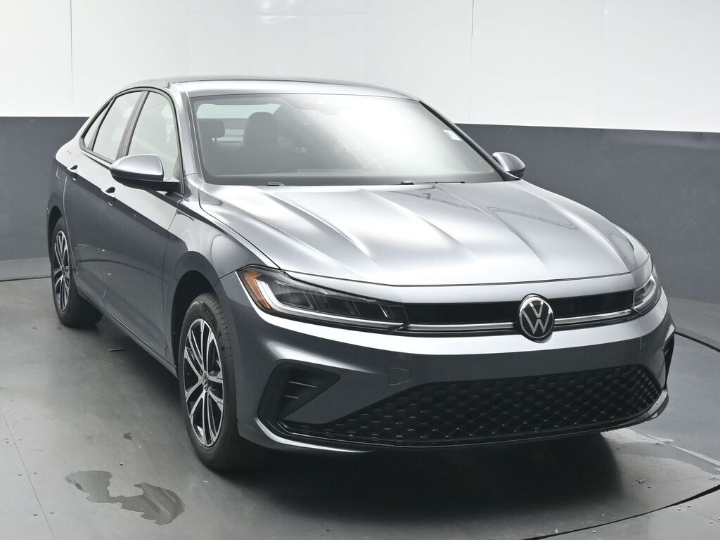 2026 Volkswagen Jetta 1.5T Sport photo 2