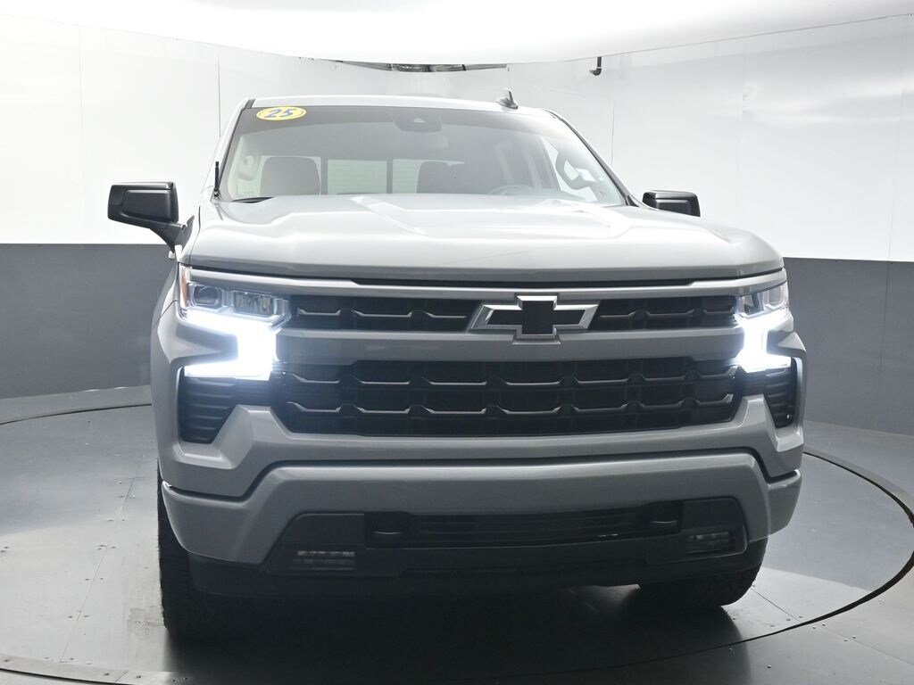 2025 Chevrolet Silverado 1500 RST photo 3