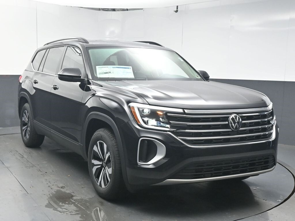 2026 Volkswagen Atlas SE photo 2