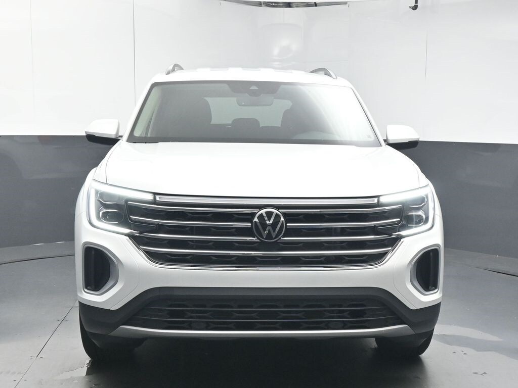 2026 Volkswagen Atlas SE photo 3