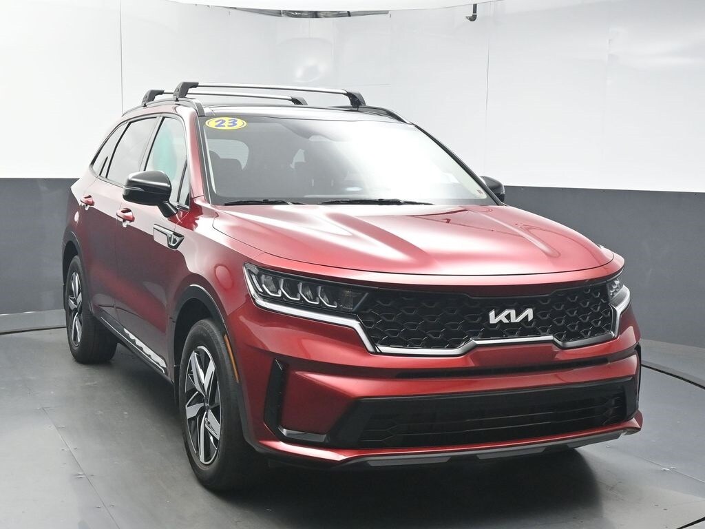 2023 Kia Sorento S photo 2