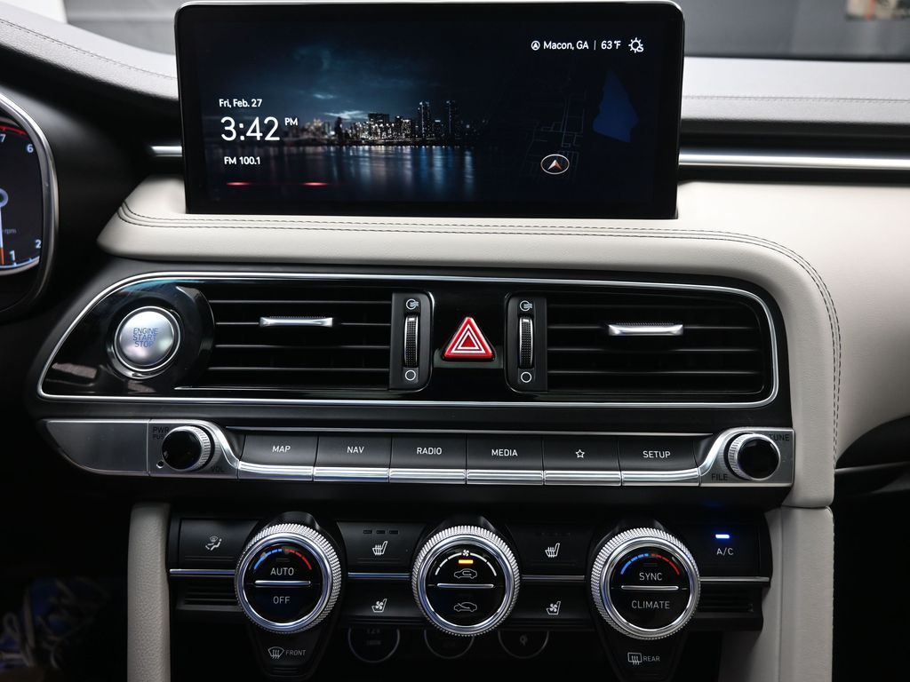 2023 GENESIS G70 Standard - Photo 11