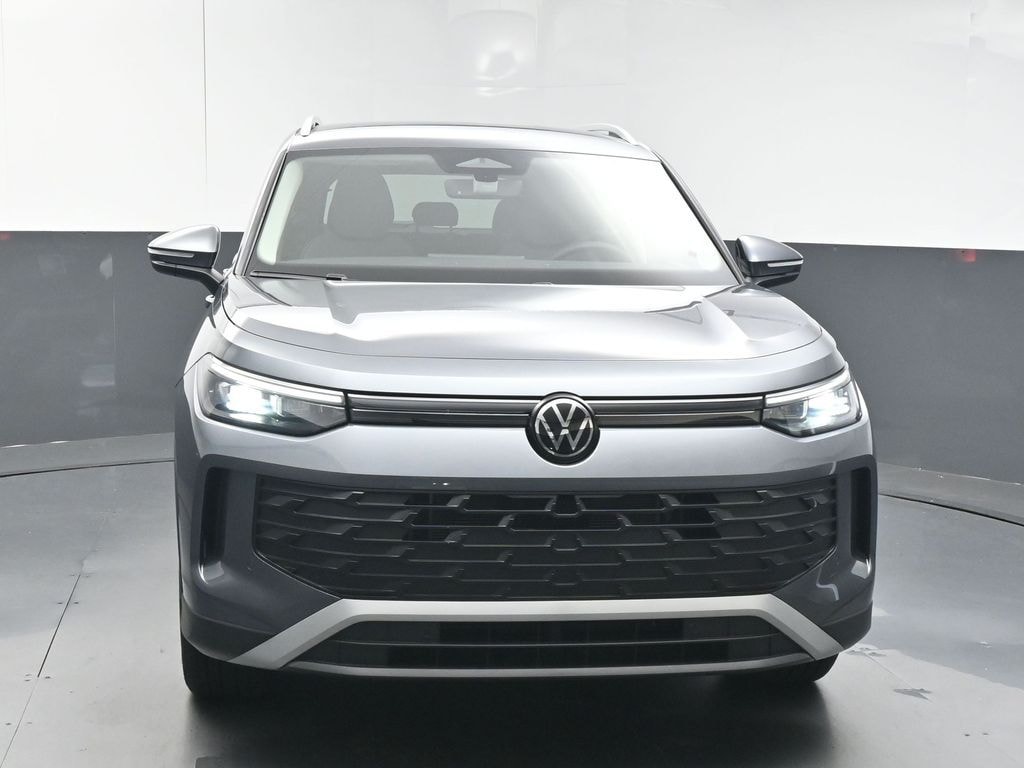 Used 2025 Volkswagen Tiguan 2.0T SE SUV