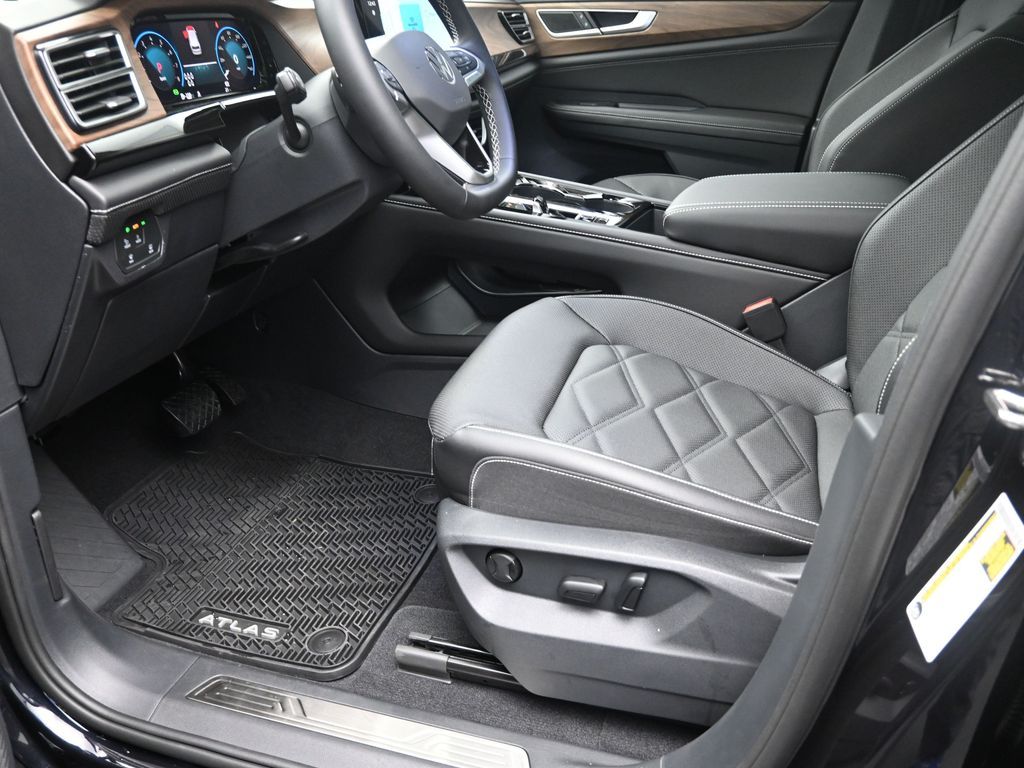 2026 Volkswagen Atlas SE w/Tech - Photo 17