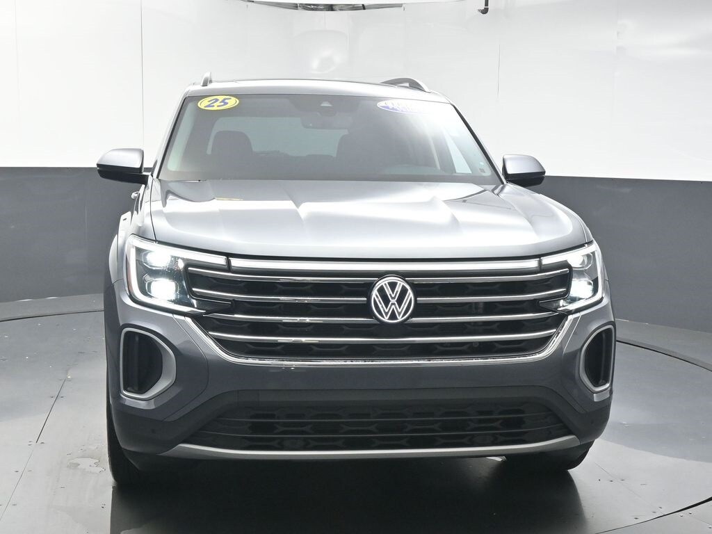 2025 Volkswagen Atlas SE Technology photo 3