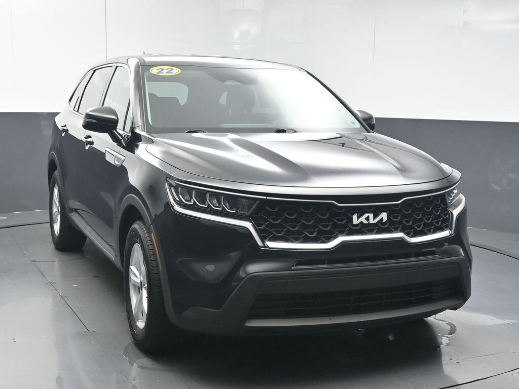 2022 Kia Sorento LX photo 2