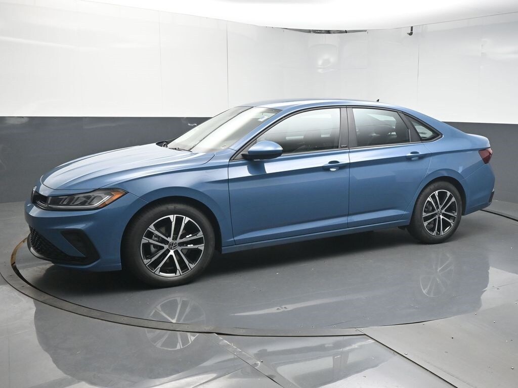 2026 Volkswagen Jetta 1.5T Sport photo 4