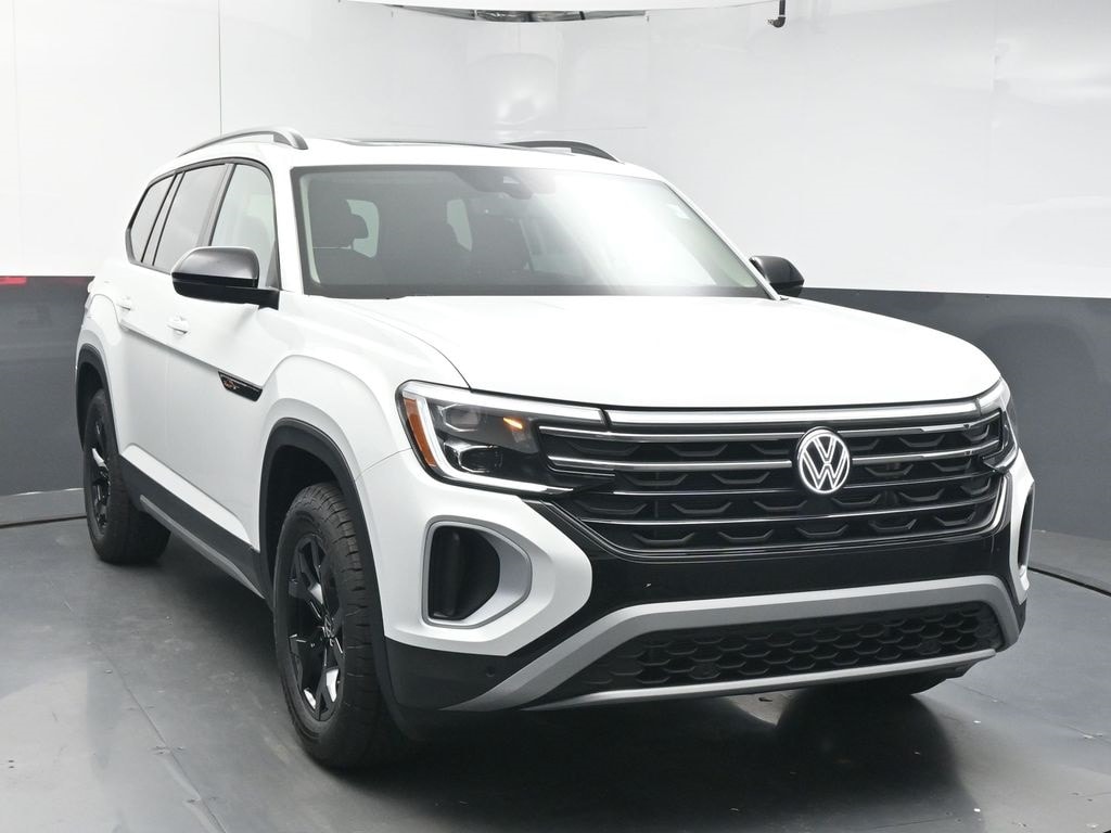 Used 2025 Volkswagen Atlas 2.0T Peak Edition SUV