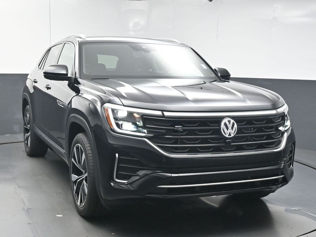 2026 Volkswagen Atlas Cross Sport SEL Premium R-Line photo 2