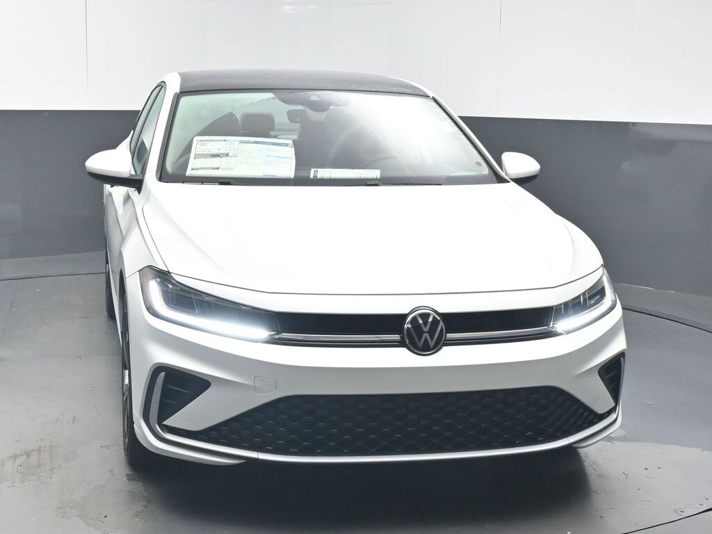 2026 Volkswagen Jetta SE photo 3