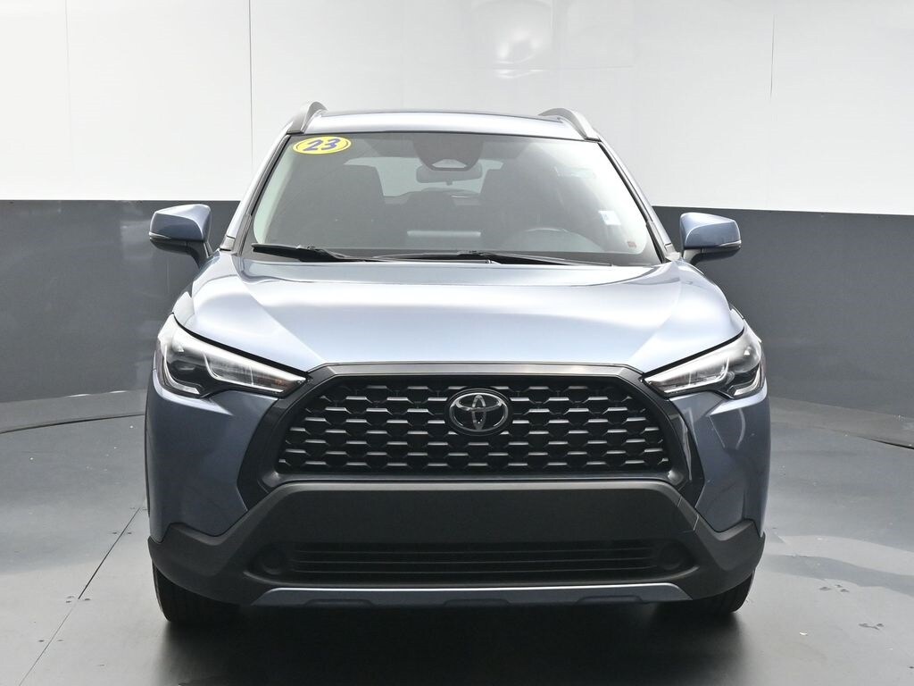 2023 Toyota Corolla Cross LE photo 2