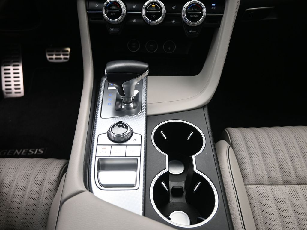 2023 GENESIS G70 Standard - Photo 13