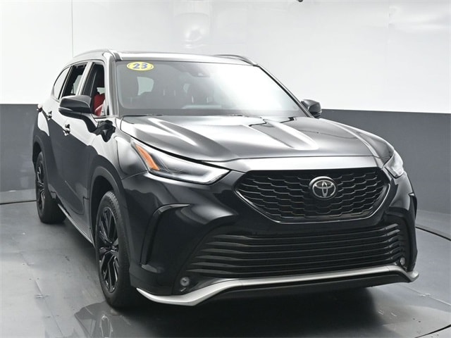 Used 2023 Toyota Highlander XSE with VIN 5TDKDRAH0PS525668 for sale in Macon, GA