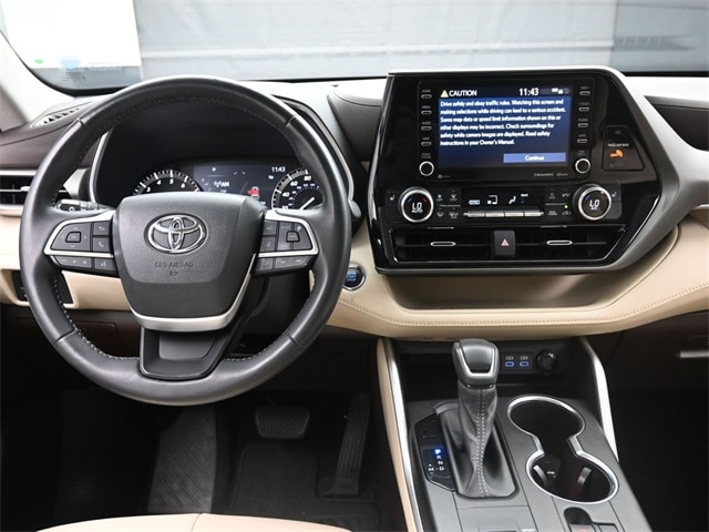 Used 2022 Toyota Highlander XLE with VIN 5TDHZRAH2NS552931 for sale in Macon, GA