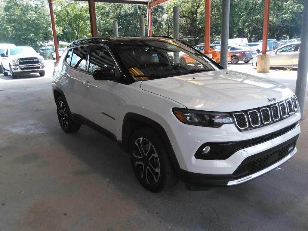 2023 Jeep Compass Limited photo 3