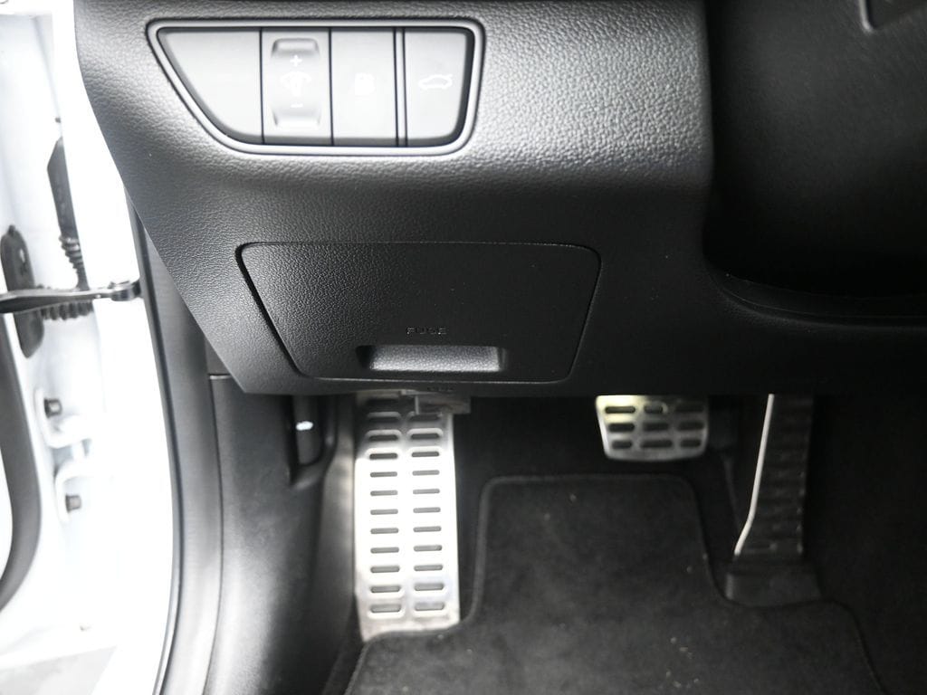2023 GENESIS G70 Standard - Photo 16