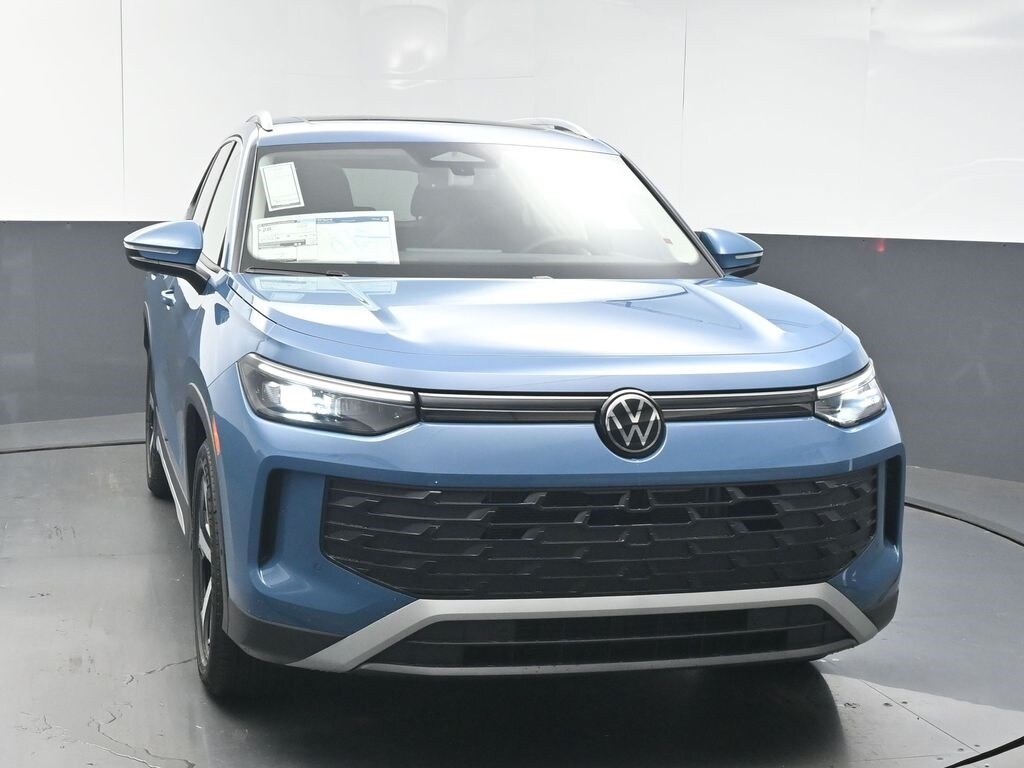 2026 Volkswagen Tiguan SE photo 3