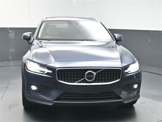 2026 Volvo V60 Cross Country B5 Plus photo 2