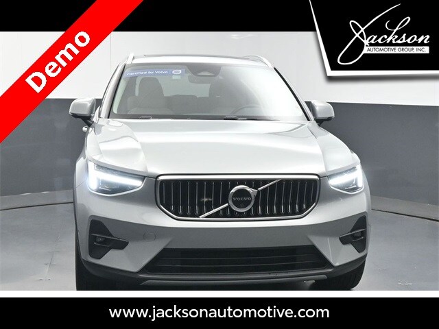 2025 Volvo XC40 Plus photo 3