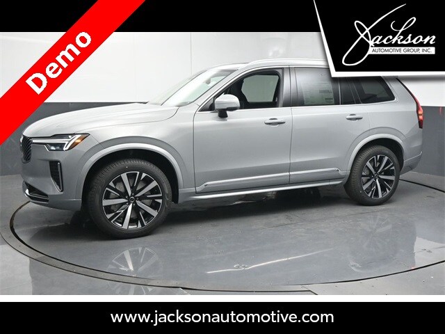 2025 Volvo XC90 B5 Core photo 3