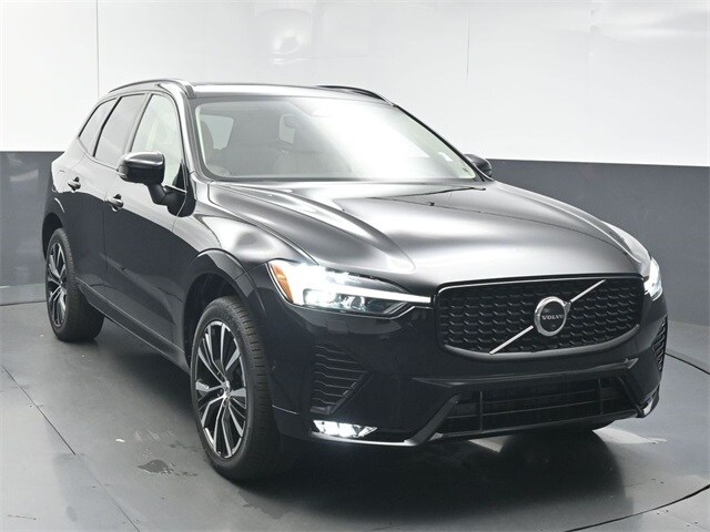2025 Volvo XC60 B5 Plus photo 2