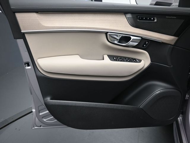 2026 Volvo XC90 Plus - Photo 20