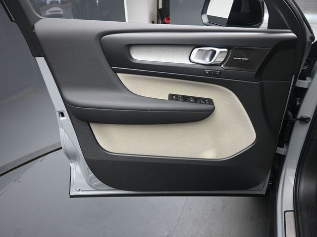 2026 Volvo XC40 Ultra - Photo 19