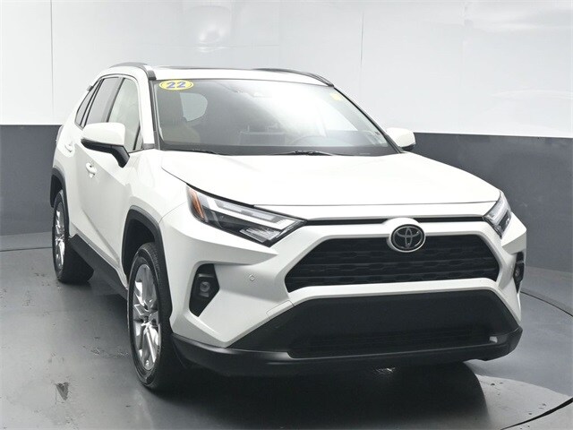 2022 Toyota RAV4 XLE Premium photo 2