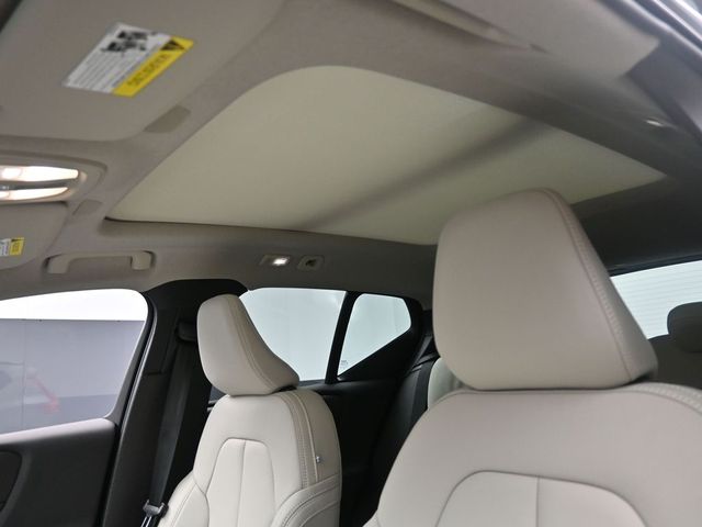 2026 Volvo XC40 Ultra - Photo 18