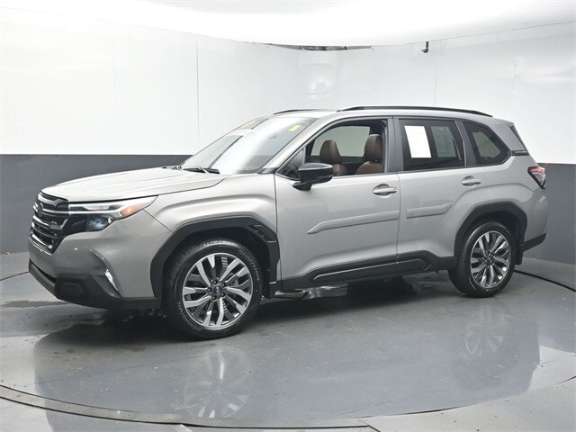 2025 Subaru Forester Touring photo 4