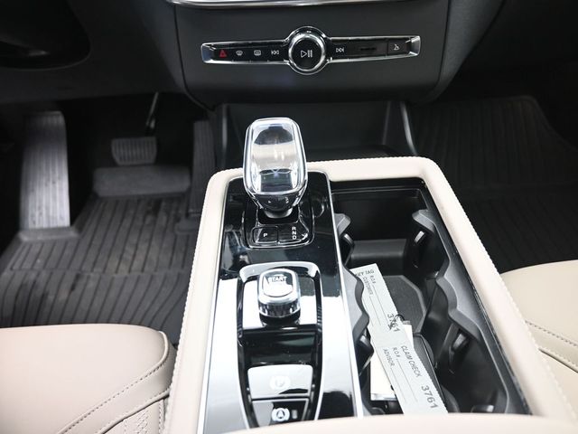 2026 Volvo XC90 Plus - Photo 13