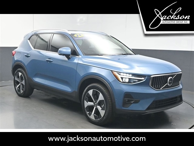 2024 Volvo XC40 Plus's photo