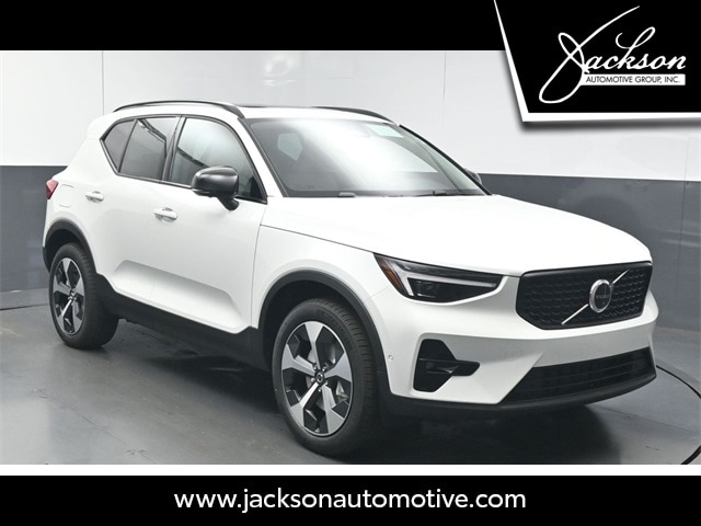 2026 Volvo XC40 Plus's photo