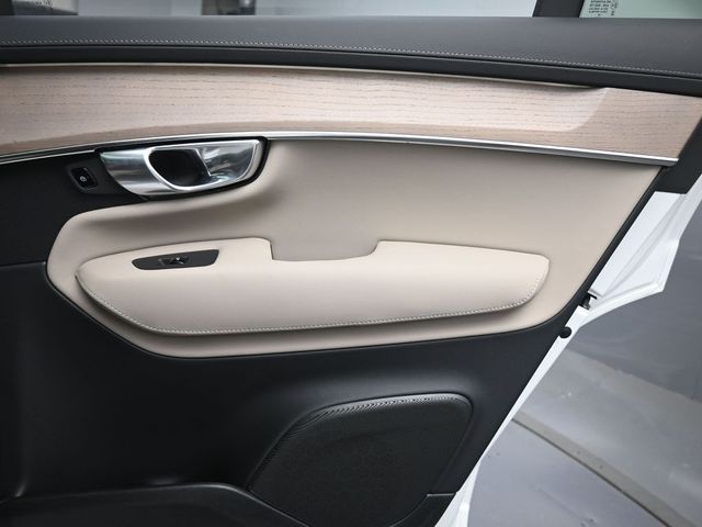 2026 Volvo XC90 Plus - Photo 29