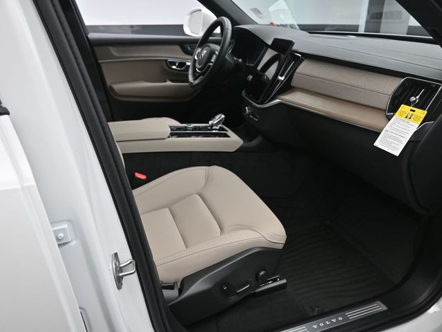 2026 Volvo XC90 Plus - Photo 30