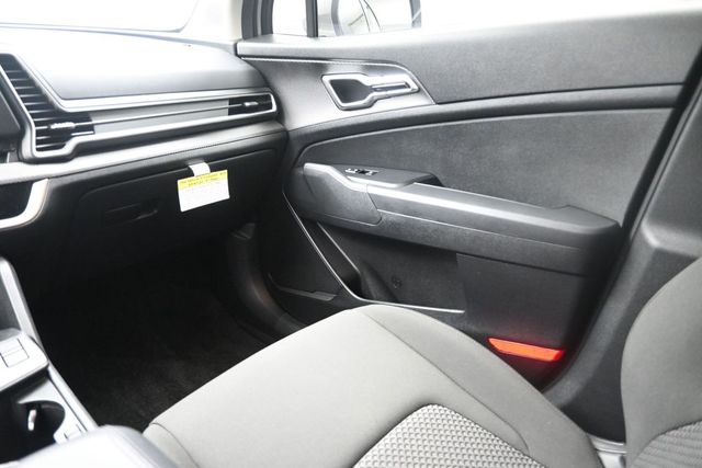 2025 Kia Sportage LX - Photo 26