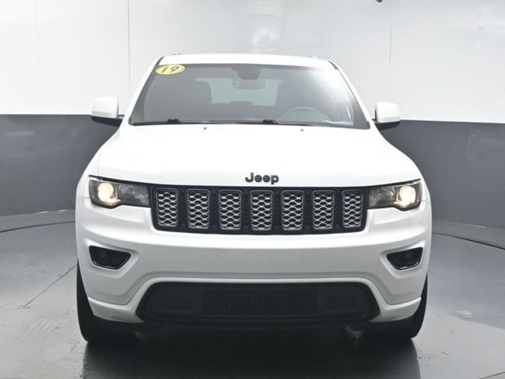 Used 2019 Jeep Grand Cherokee Laredo SUV