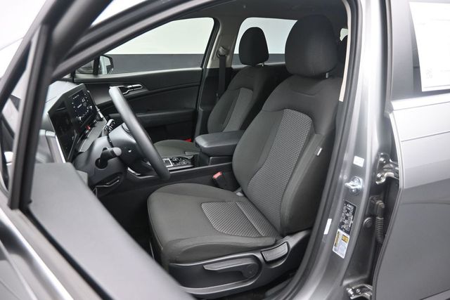 2025 Kia Sportage LX - Photo 18