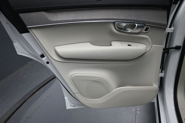2026 Volvo XC90 Ultra - Photo 23
