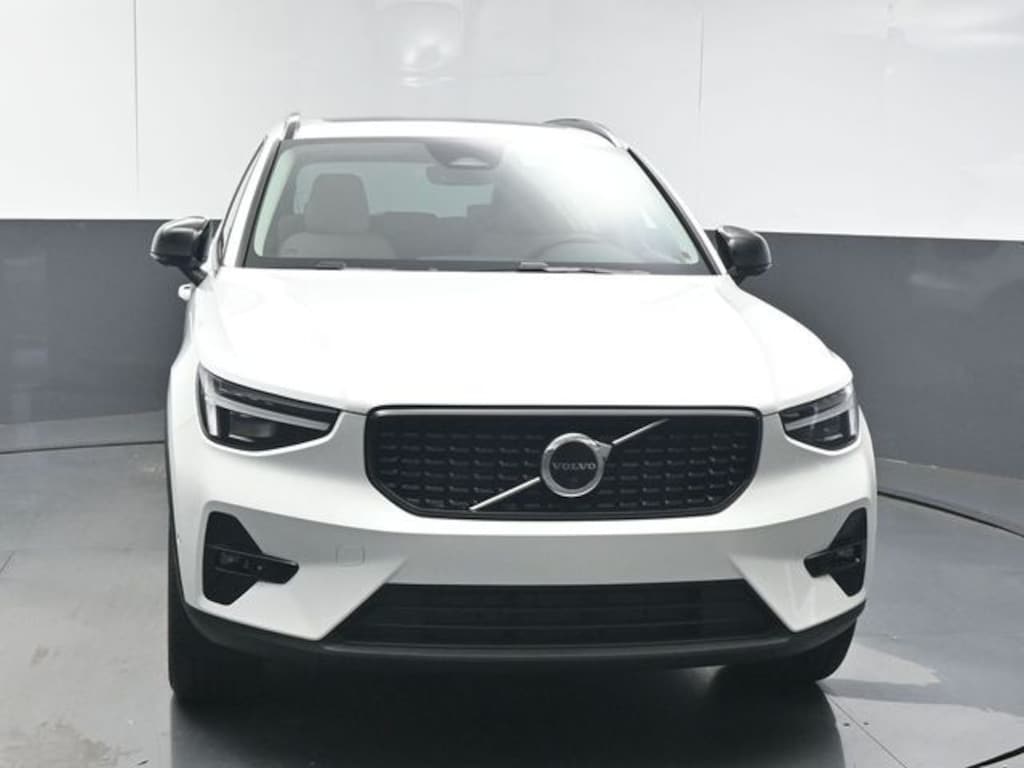 New 2026 Volvo XC40 B5 Plus SUV
