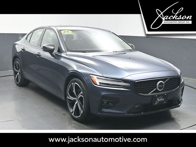 2025 Volvo S60 B5 Core Dark AWD's photo