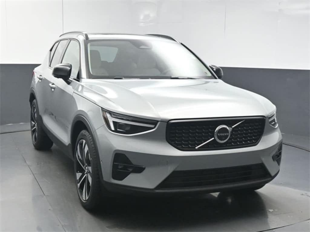 New 2026 Volvo XC40 B5 Ultra SUV