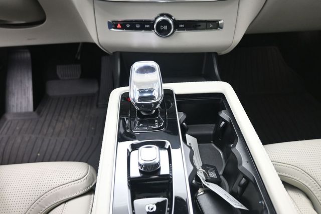 2026 Volvo XC90 Ultra - Photo 13